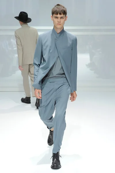 Look 28